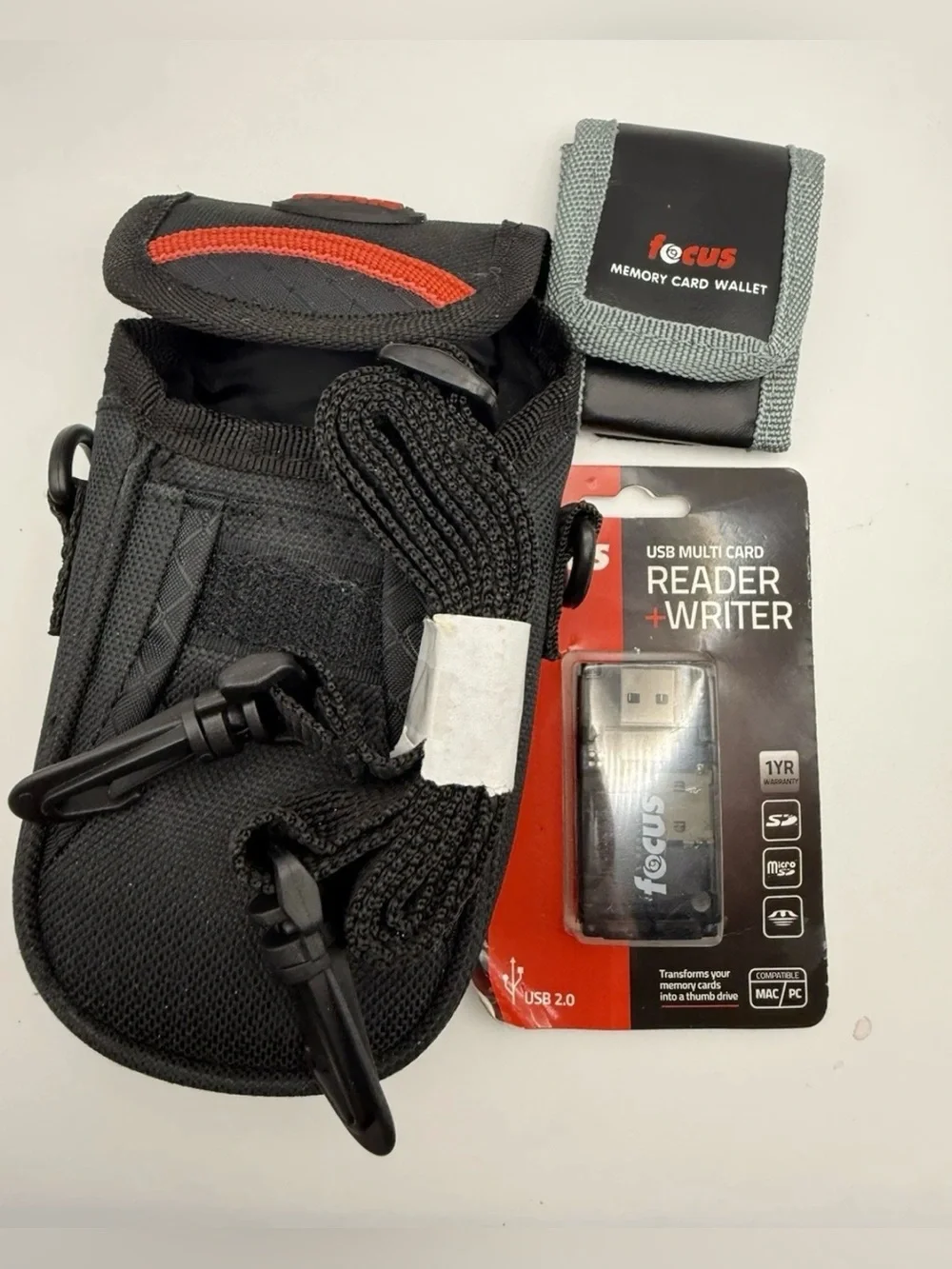 Olympus D-555 5.1MP Bundle - Case, Card Reader & Wallet | Vintage CCD Digital